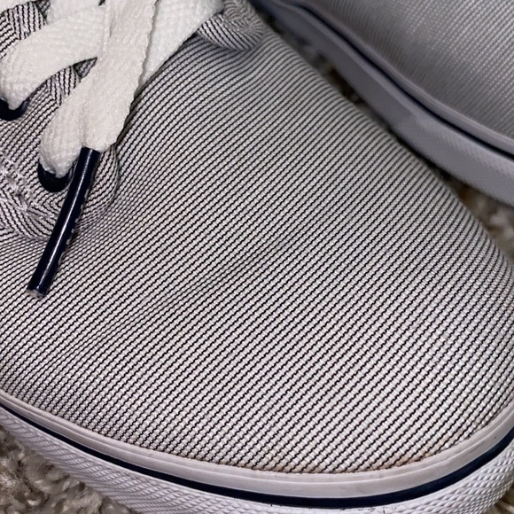 Vans - Picture 7 of 7